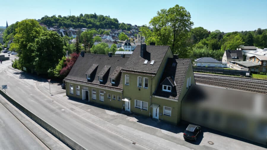 Charmantes Mehrfamilienhaus mit Ausbaupotenzial – perfekt für Kapitalanleger oder Eigennutzer - Frontansicht