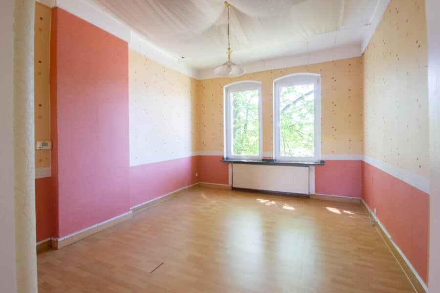 Charmantes Mehrfamilienhaus mit Ausbaupotenzial – perfekt für Kapitalanleger oder Eigennutzer - Zimmer OG rechts