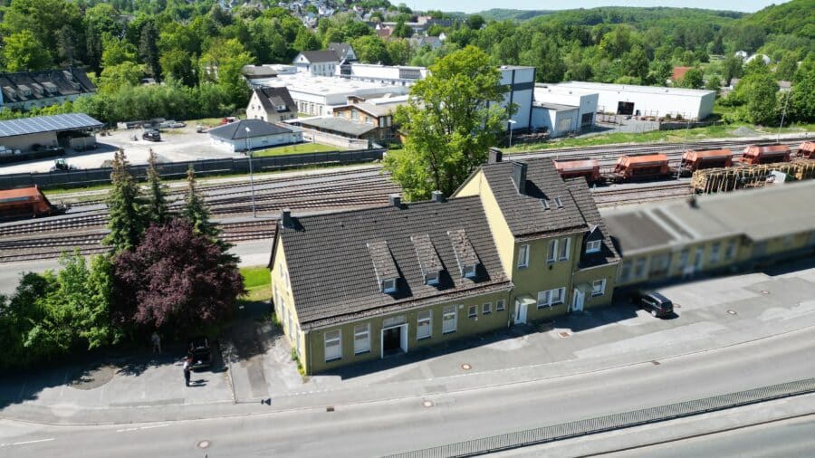 Charmantes Mehrfamilienhaus mit Ausbaupotenzial – perfekt für Kapitalanleger oder Eigennutzer - Ansicht