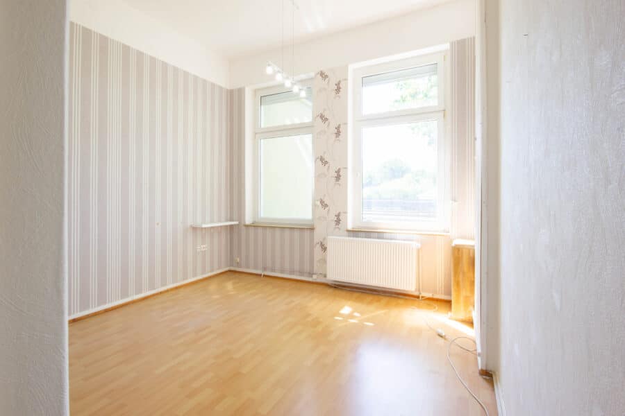 Charmantes Mehrfamilienhaus mit Ausbaupotenzial – perfekt für Kapitalanleger oder Eigennutzer - Einzimmerapartment EG mitte