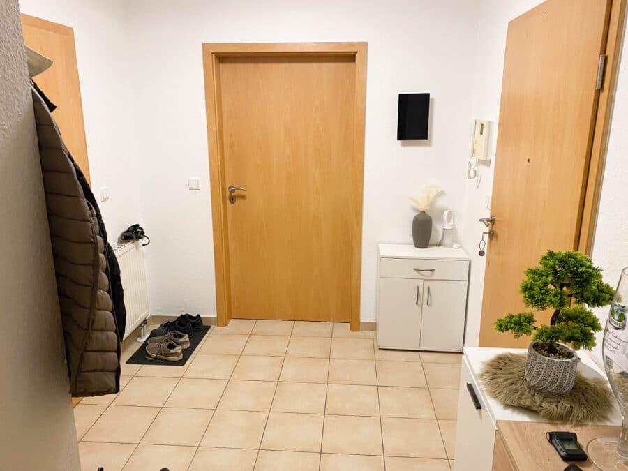 Gepflegte Eigentumswohnung mit großzügigem Balkon in Sundern - Diele