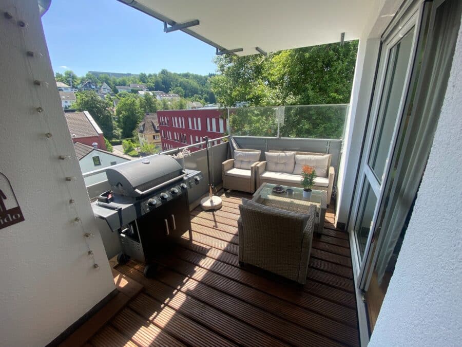 Gepflegte Eigentumswohnung mit großzügigem Balkon in Sundern - Balkon