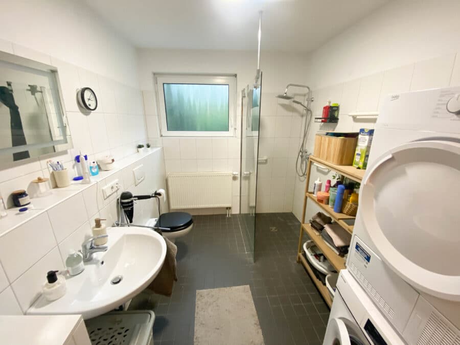 Gepflegte Eigentumswohnung mit großzügigem Balkon in Sundern - Badezimmer