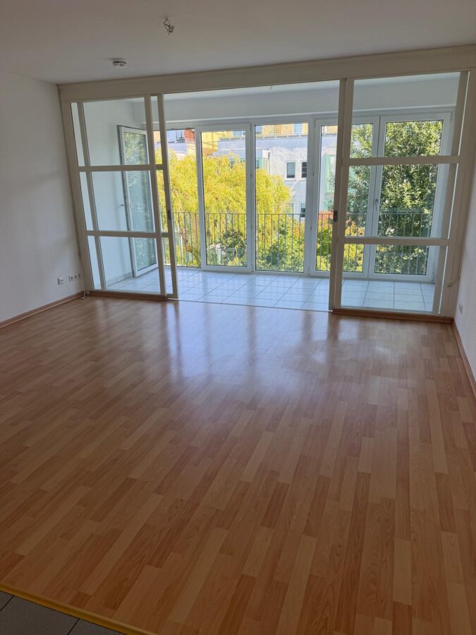 1,5 Zimmer Wohnung mit Wintergarten - Wohn-/Esszimmer