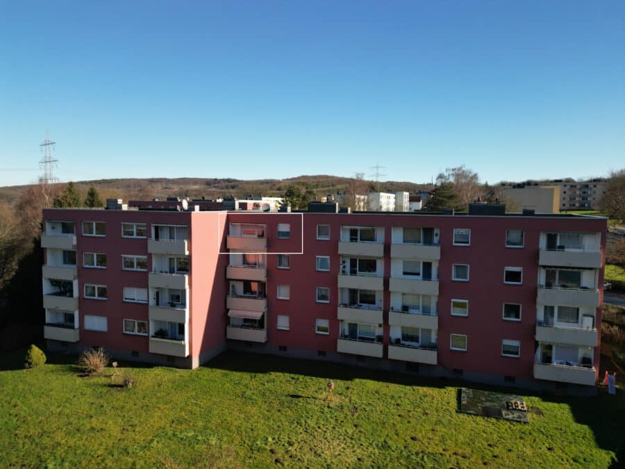 Invest: Ansprechende, vermietete 3-Zimmer Wohnung in Arnsberg-Moosfelde - Rückansicht