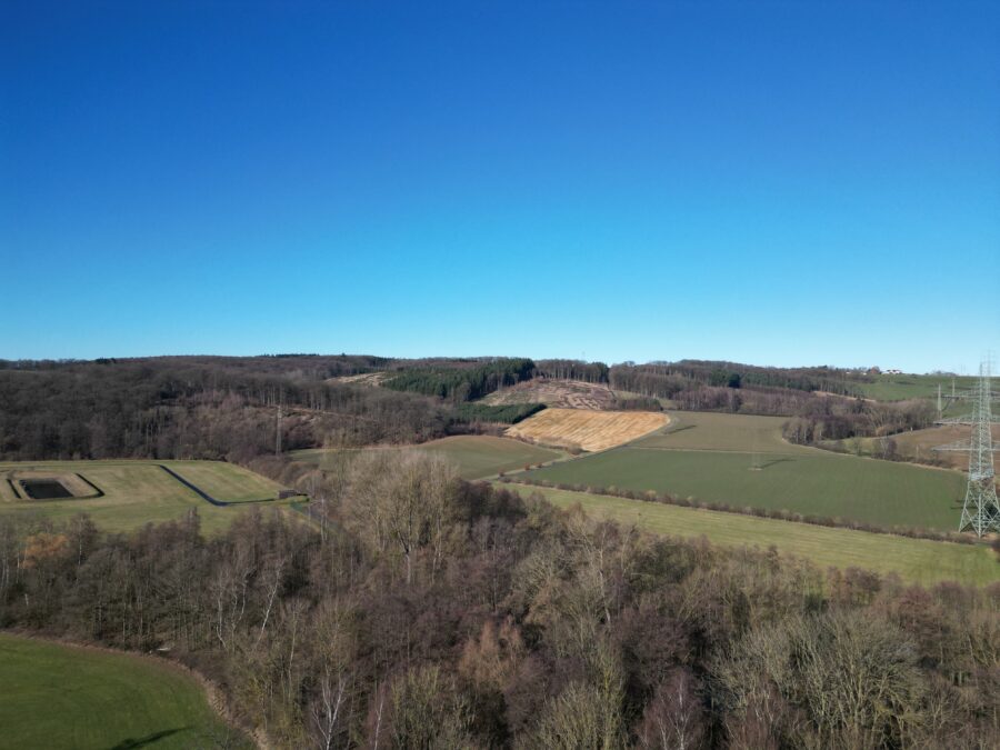 Invest: Ansprechende, vermietete 3-Zimmer Wohnung in Arnsberg-Moosfelde - Ausblick vom Balkon