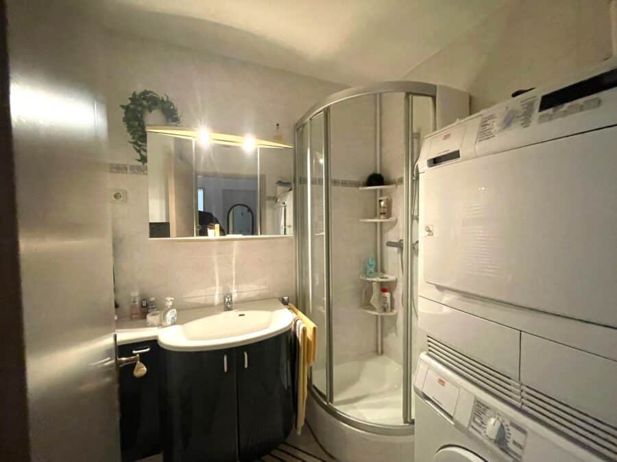 Invest: Ansprechende, vermietete 3-Zimmer Wohnung in Arnsberg-Moosfelde - Duschbad