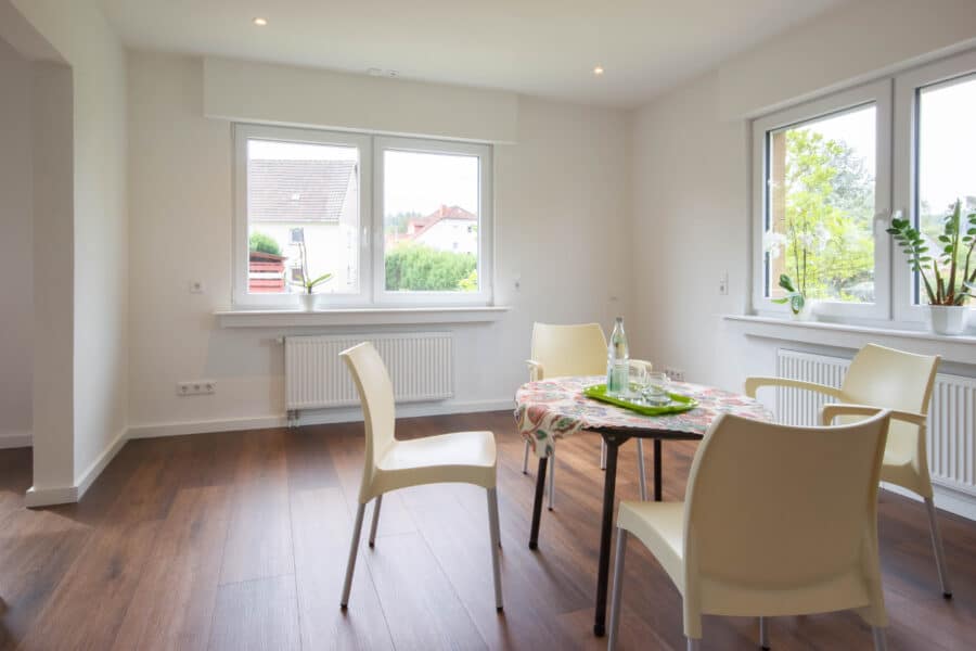 Ein-/Zweifamilienhaus in Ense-OT - komplett modernisiert und vielseitig nutzbar! - Wohn-/Esszimmer Erdgeschoss