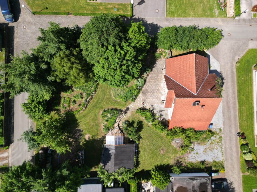 Familienanwesen mit Baugrundstück in Ruheoase - Grundstücksübersicht