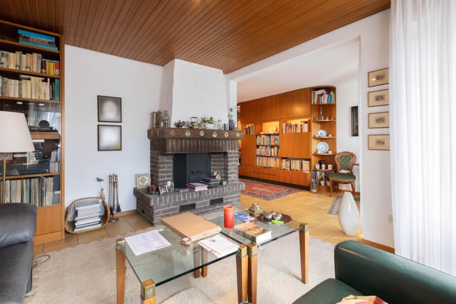 Wohnhaus in exklusiver Wohnlage - mitten im Herzen der Arnsberger Altstadt, direkt am Schlossberg! - Wohnzimmer mit Kaminbereich im 1. Obergeschoss