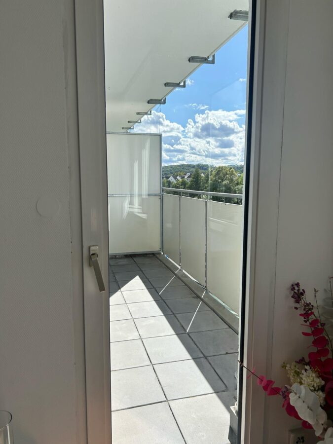 Helle Eigentumswohnung, zentrumsnah mit herrlichem Blick! - Sonniger Balkon