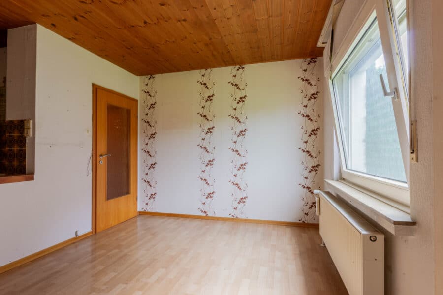 Zweifamilienhaus auf einem großzügigen und sonnigen Grundstück in zentraler Wohnlage von Ense-Bremen - Esszimmer