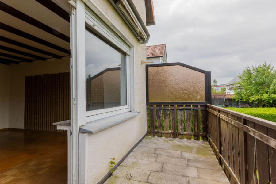 Zweifamilienhaus auf einem großzügigen und sonnigen Grundstück in zentraler Wohnlage von Ense-Bremen - Terrasse