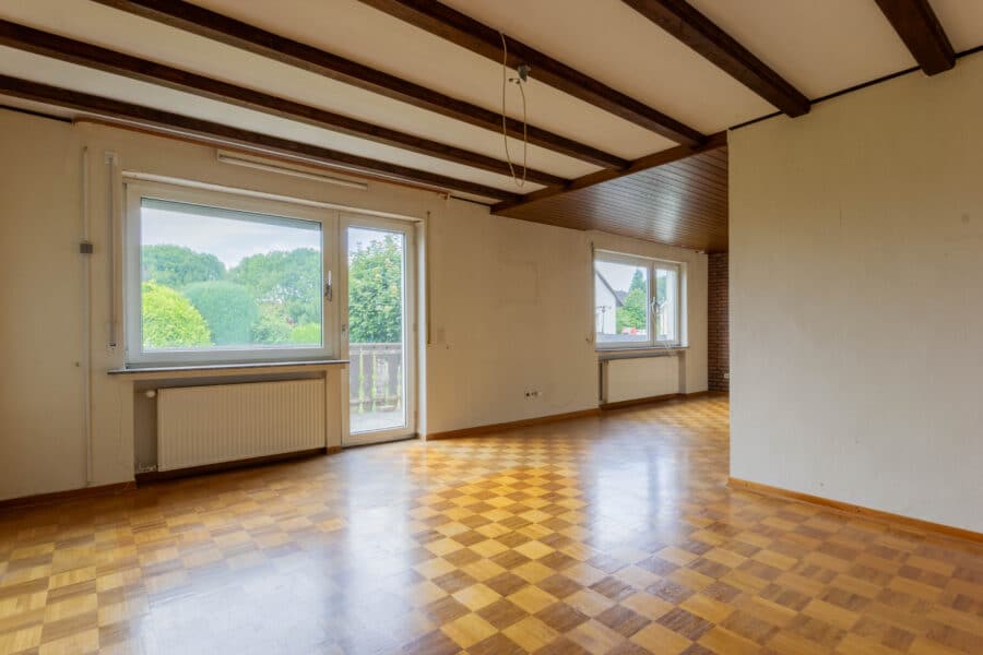 Zweifamilienhaus auf einem großzügigen und sonnigen Grundstück in zentraler Wohnlage von Ense-Bremen - Wohn-/ Esszimmer