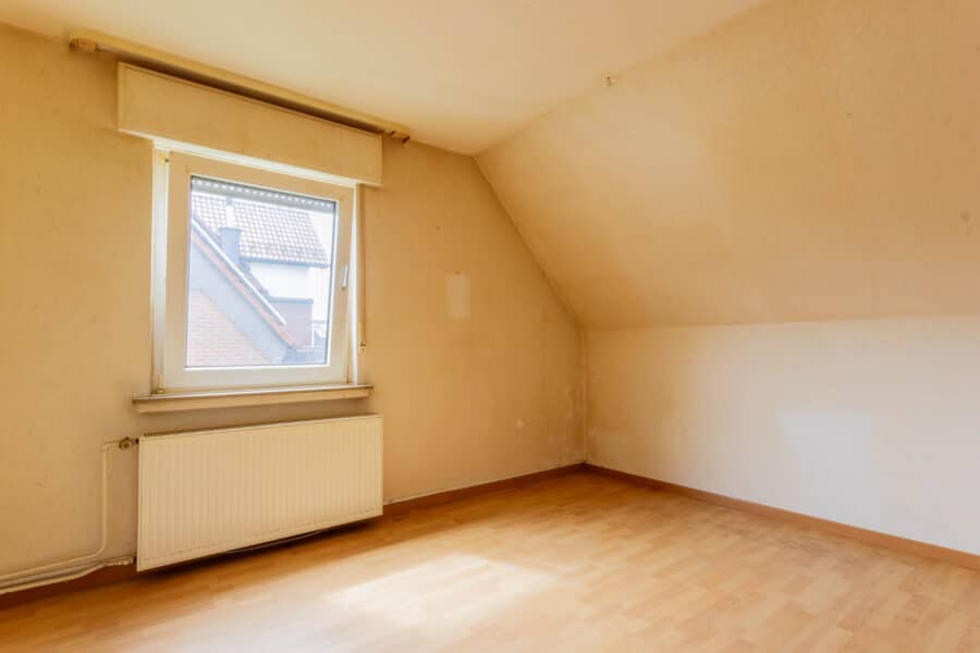 Zweifamilienhaus auf einem großzügigen und sonnigen Grundstück in zentraler Wohnlage von Ense-Bremen - Esszimmer Obergeschoss