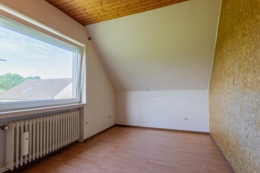 Zweifamilienhaus auf einem großzügigen und sonnigen Grundstück in zentraler Wohnlage von Ense-Bremen - Gäste-/Kinderzimmer Obergeschoss