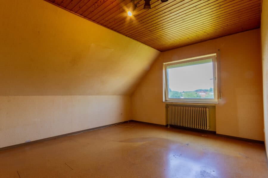 Zweifamilienhaus auf einem großzügigen und sonnigen Grundstück in zentraler Wohnlage von Ense-Bremen - Schlafzimmer Obergeschoss