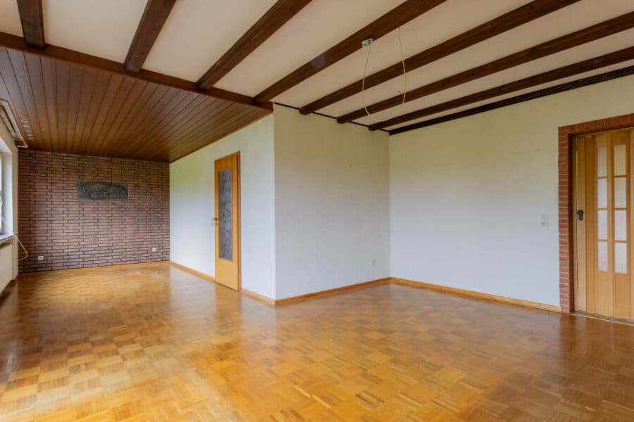 Zweifamilienhaus auf einem großzügigen und sonnigen Grundstück in zentraler Wohnlage von Ense-Bremen - Wohn-/ Esszimmer