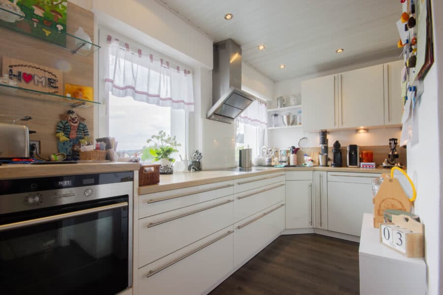 Energieeffizientes und modernisiertes Ein-/Zweifamilienhaus in beliebter Wohnlage von Arnsberg - Küche - EG