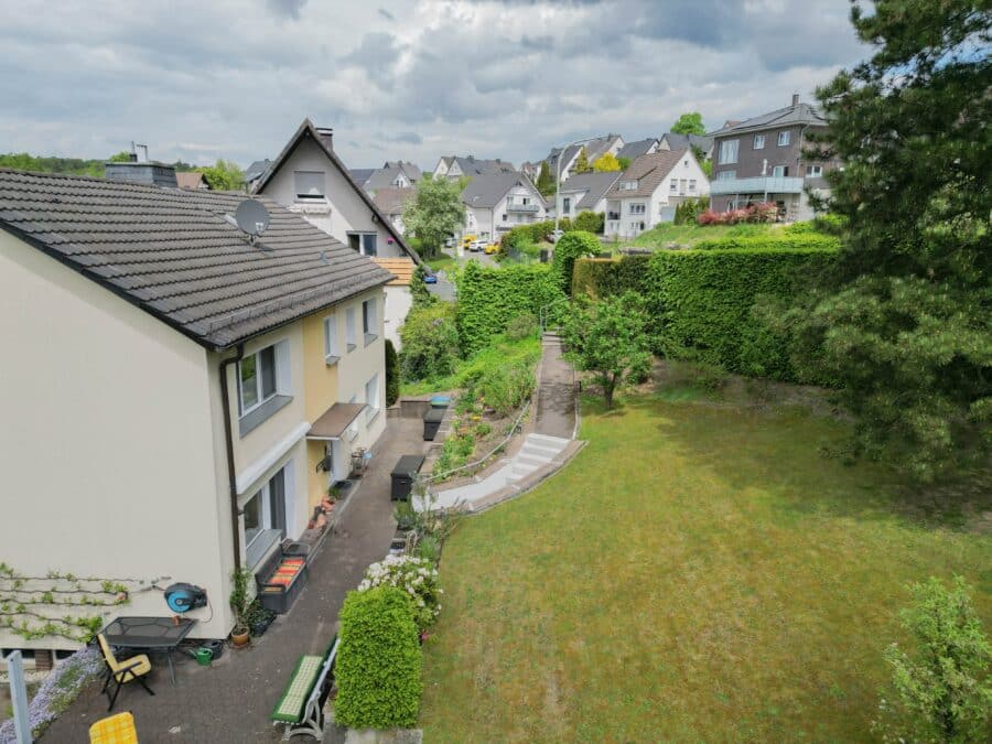 Energieeffizientes und modernisiertes Ein-/Zweifamilienhaus in beliebter Wohnlage von Arnsberg - Außenansicht