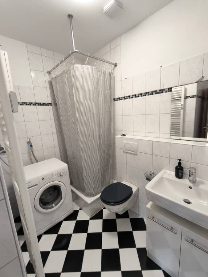 Mitten drin, statt nah dabei ... Gemütliche 2-Zimmer-Wohnung im Zentrum von Neheim - Bad