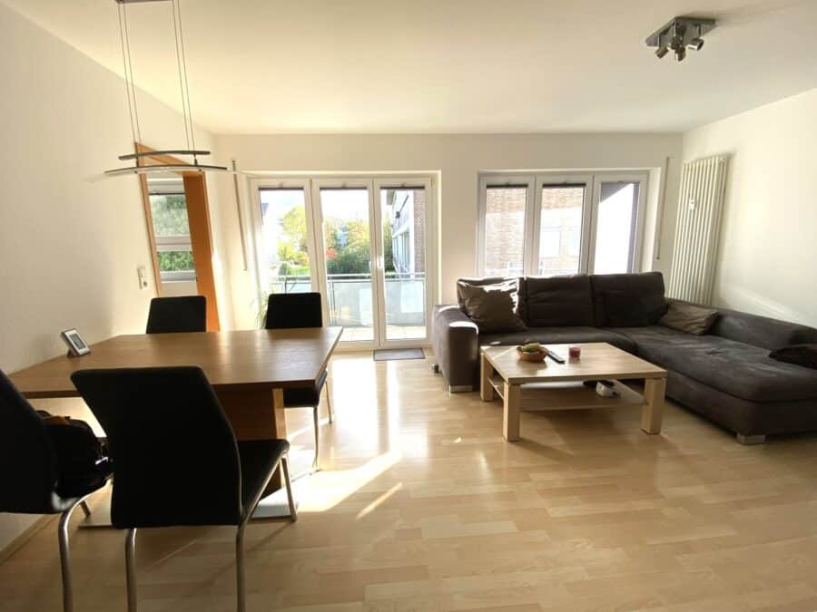 Ruhig und citynah gelegen! Top gepflegte Eigentumswohnung in Alt-Arnsberg - Wohnzimmer