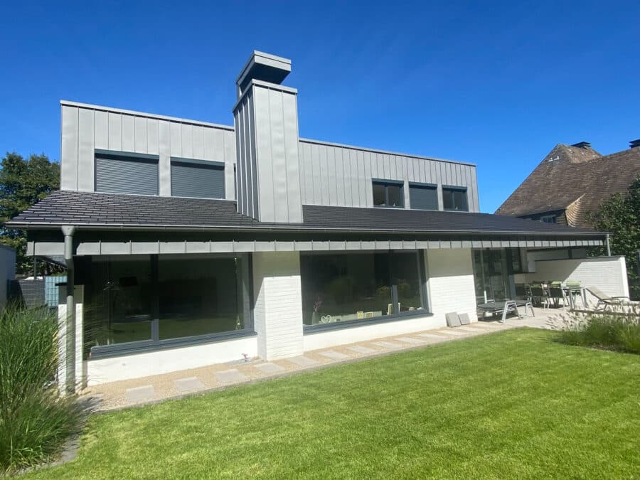 Modernisiertes Einfamilienhaus in bester Waldrandlage auf dem „Mühlenberg“ in Arnsberg-Hüsten - Rückansicht
