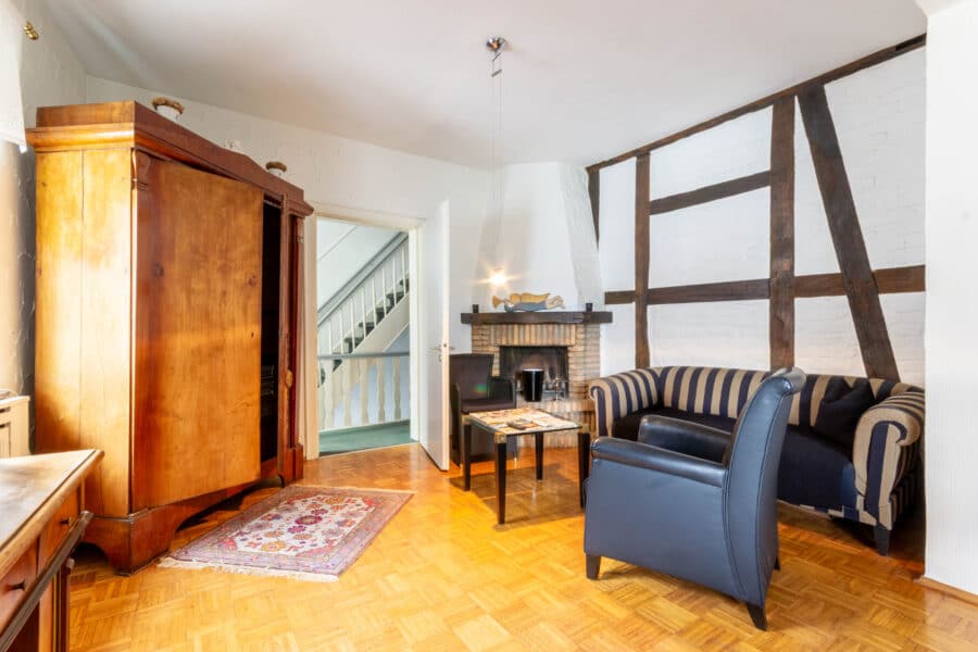 Ein-/Zweifamilienhaus mit Gewerbefläche in Toplage der Arnsberger Altstadt! - Kaminzimmer/Wohnzimmer