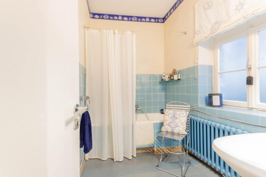 Ein-/Zweifamilienhaus mit Gewerbefläche in Toplage der Arnsberger Altstadt! - Badezimmer