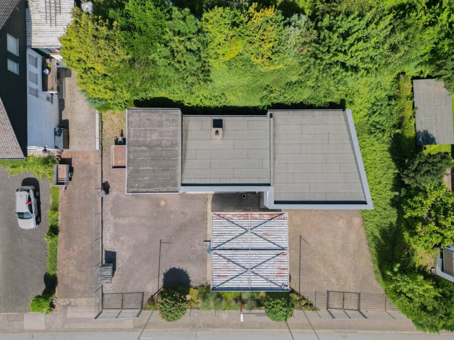 Gewerbestandort mit Büro- und Lagerfläche in bester Lage von Arnsberg - Hofübersicht