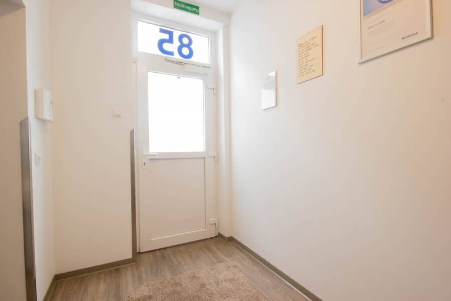 Gewerbestandort mit Büro- und Lagerfläche in bester Lage von Arnsberg - Eingangsbereich
