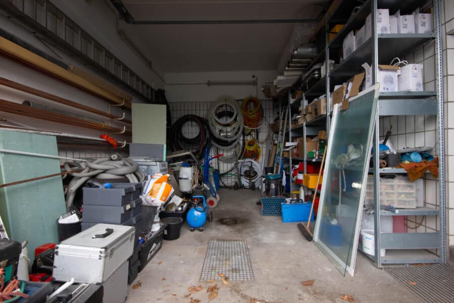 Gewerbestandort mit Büro- und Lagerfläche in bester Lage von Arnsberg - Lagerfläche/Garage