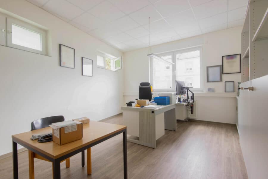 Gewerbestandort mit Büro- und Lagerfläche in bester Lage von Arnsberg - Chefbüro