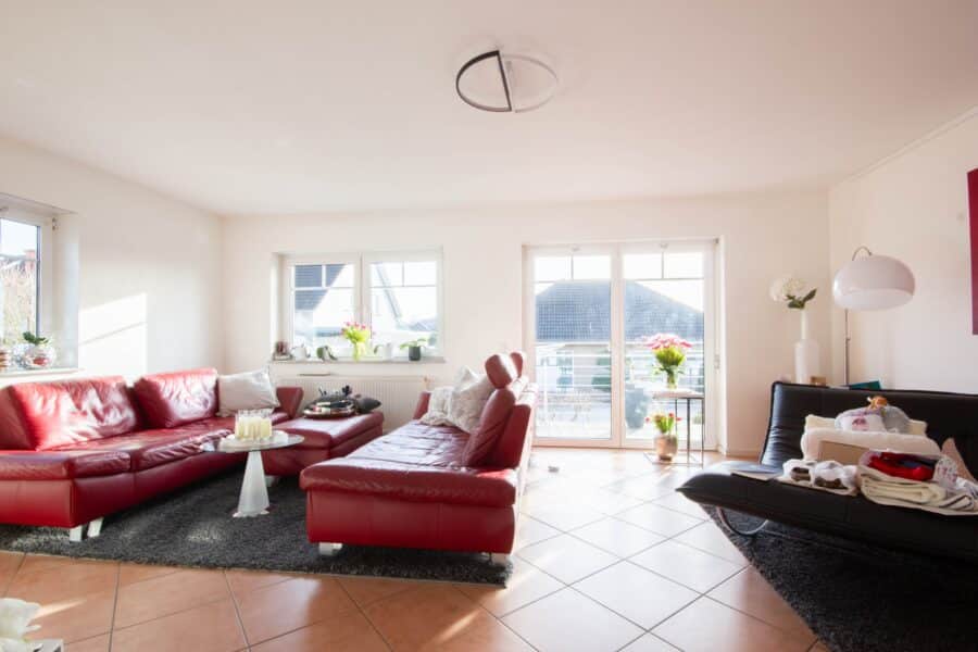 Familienfreundliches Einfamilienhaus mit Einliegerwohnung (Doppelhaushälfte) in ruhiger Wohnlage von Möhnesee-Günne - Wohnzimmer