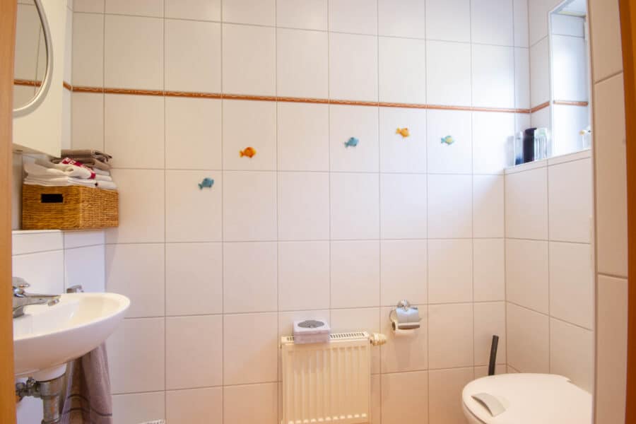 Familienfreundliches Einfamilienhaus mit Einliegerwohnung (Doppelhaushälfte) in ruhiger Wohnlage von Möhnesee-Günne - Gäste-WC