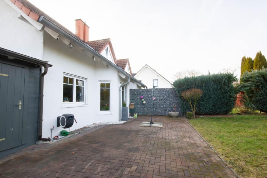Familienfreundliches Einfamilienhaus mit Einliegerwohnung (Doppelhaushälfte) in ruhiger Wohnlage von Möhnesee-Günne - Terrasse