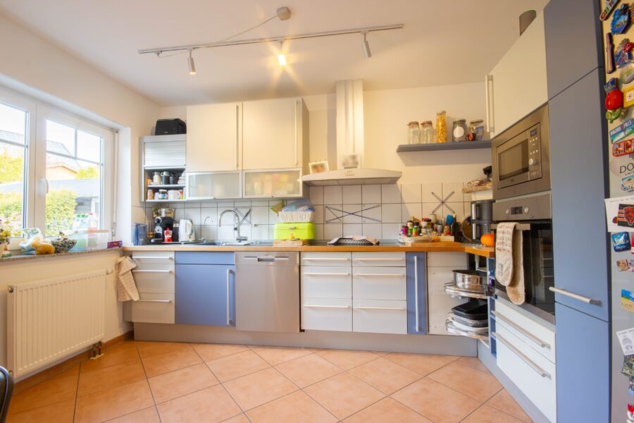 Familienfreundliches Einfamilienhaus mit Einliegerwohnung (Doppelhaushälfte) in ruhiger Wohnlage von Möhnesee-Günne - Küche