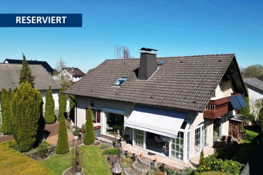 Einziehen und wohlfühlen! Schickes Einfamilienhaus in Höingen - Rückansicht