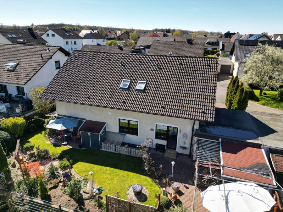 Einziehen und wohlfühlen! Schickes Einfamilienhaus in Höingen - Rückansicht