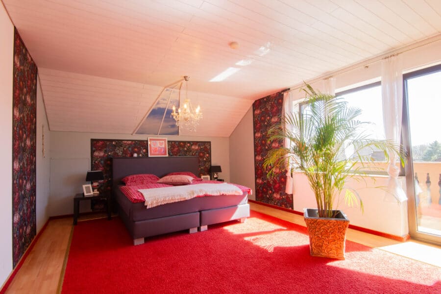 Einziehen und wohlfühlen! Schickes Einfamilienhaus in Höingen - Schlafzimmer