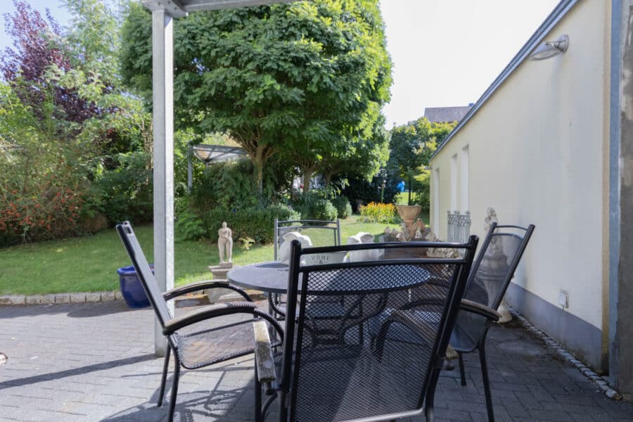 Neheim: stadtnah & familienfreundlich - attraktives Ein- bis Dreifamilienhaus mit Südgarten! - Terrasse