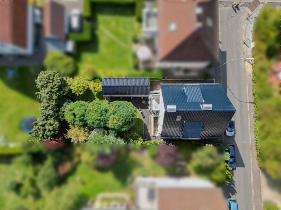 Neheim: stadtnah & familienfreundlich - attraktives Ein- bis Dreifamilienhaus mit Südgarten! - Ansicht von oben
