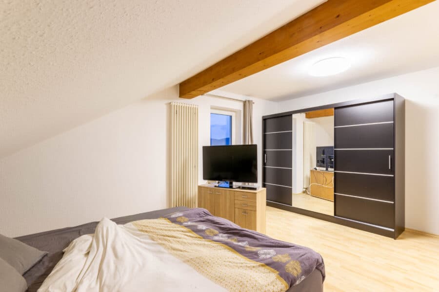 Attraktive Eigentumswohnung mit Weitblick über Arnsberg - Schlafzimmer